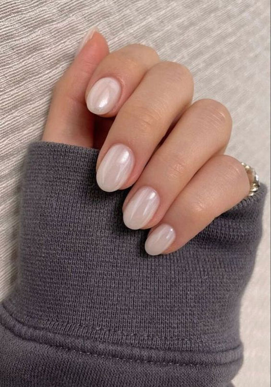 Pearl White Shine Nails